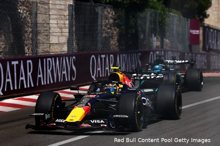 george-russell-mercedes-isack-hadjar-rb22-red-bull-racing-2026-monaco-zondag-grand-prix