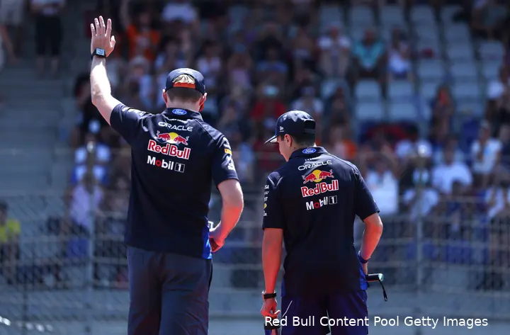 isack-hadjar-max-verstappen-red-bull-racing-gp-oostenrijk-2026-zondag