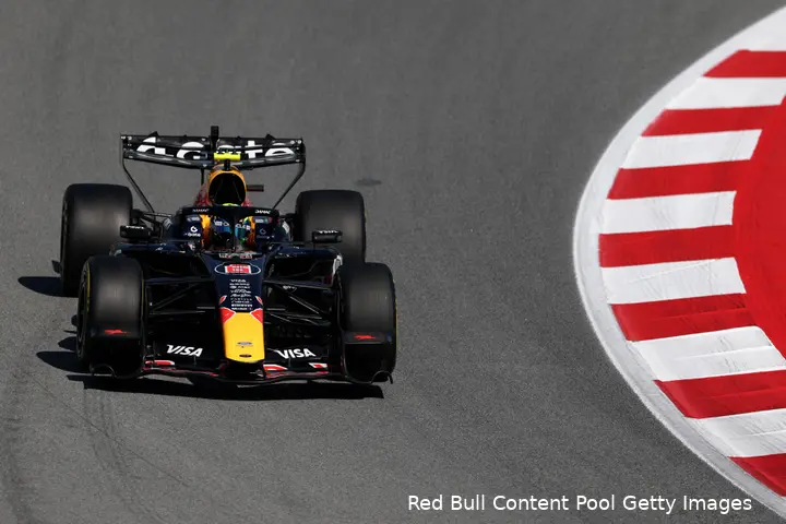 isack-hadjar-rb22-red-bull-racing-vrijdag-Barcelona-Spanje