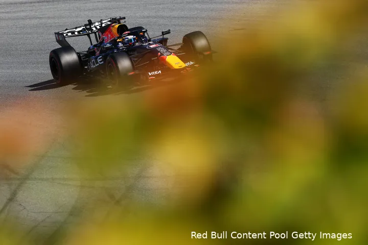max-verstappen-rb22-red-bull-racing-vrijdag-Barcelona-Spanje