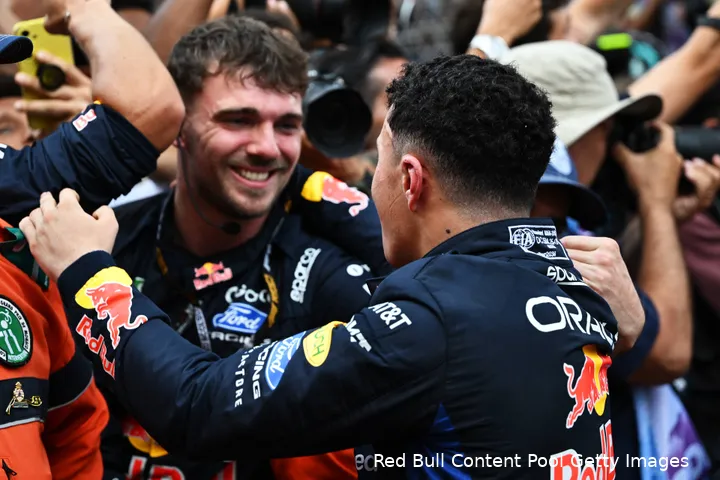 monteurs-team-isack-hadjar-podium-red-bull-racing-2026-monaco-zondag-grand-prix