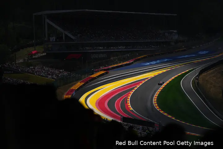 isack-hadjar-max-verstappen-red-bull-racing-gp-belgie-2026-zaterdag