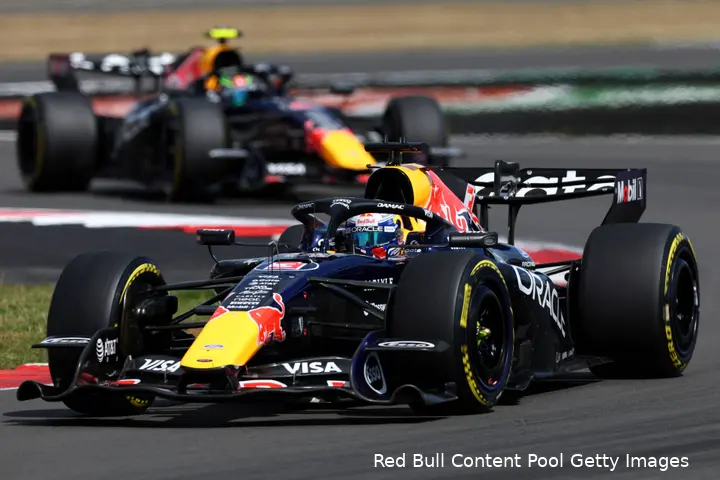 isack-hadjar-max-verstappen-red-bull-racing-gp-groot-brittannie-2026-zondag-3