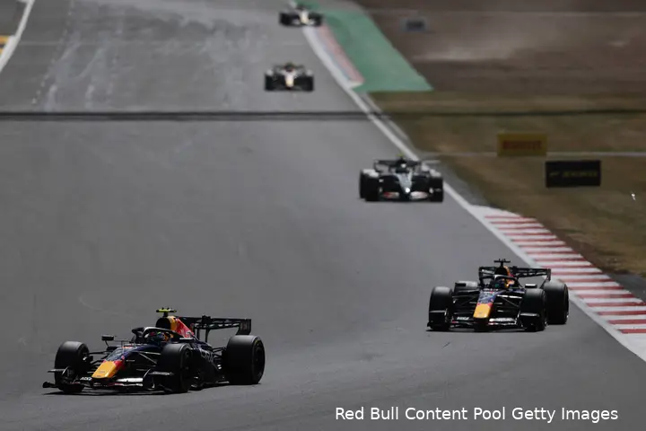isack-hadjar-max-verstappen-red-bull-racing-gp-groot-brittannie-2026-zondag-5