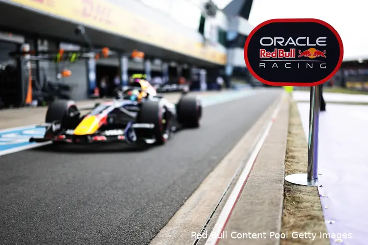 isack-hadjar-red-bull-racing-gp-groot-brittannie-2026-zaterdag-6
