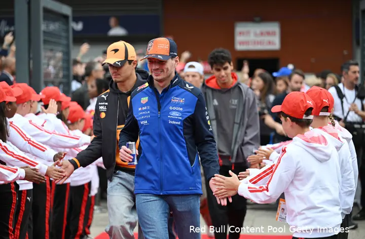 max-verstappen-red-bull-racing-gabriel-bortoleto-audi-mclaren-lando-norris-gp-belgie-2026-zondag