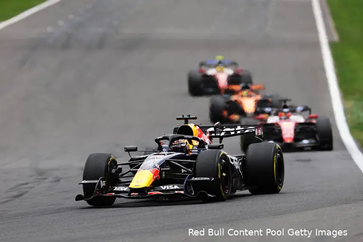 max-verstappen-red-bull-racing-gp-belgie-2026-zondag-ferrari-mclaren