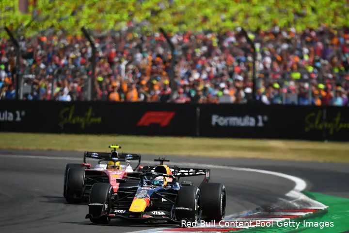 max-verstappen-red-bull-racing-gp-groot-brittannie-2026-zondag-lewis-hamilton-ferrari-2