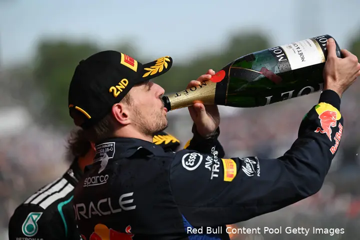 max-verstappen-red-bull-racing-gp-hongarije-2026-zondag-champagne-podium