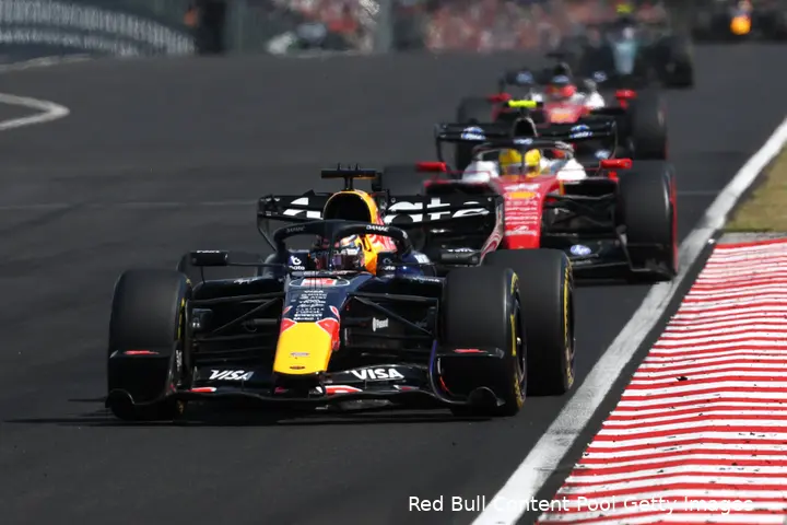 max-verstappen-red-bull-racing-gp-hongarije-2026-zondag-lewis-hamilton