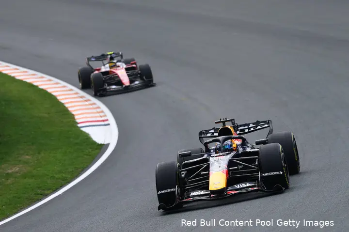 max-verstappen-red-bull-racing-lewis-hamilton-ferrari-nederland-zandvoort-2026-zaterdag-sprint