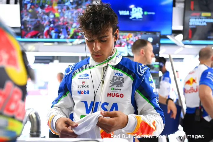arvid-lindblad-visa-cash-app-racing-bulls-gp-italie-2026-zaterdag-6-5
