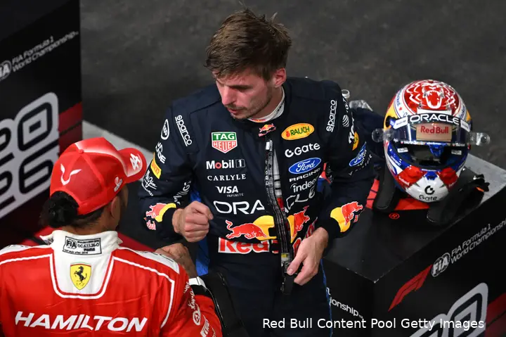 max-verstappen-red-bull-racing-gp-singapore-2026-zaterdag-poleposition-ferrari-lewis-hamilton