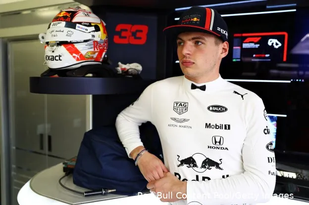 Verstappen poseert Silverstone 2019jpg