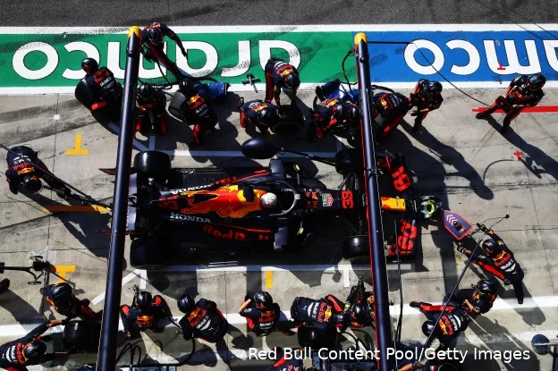 Red Bull Verstappen pitstop