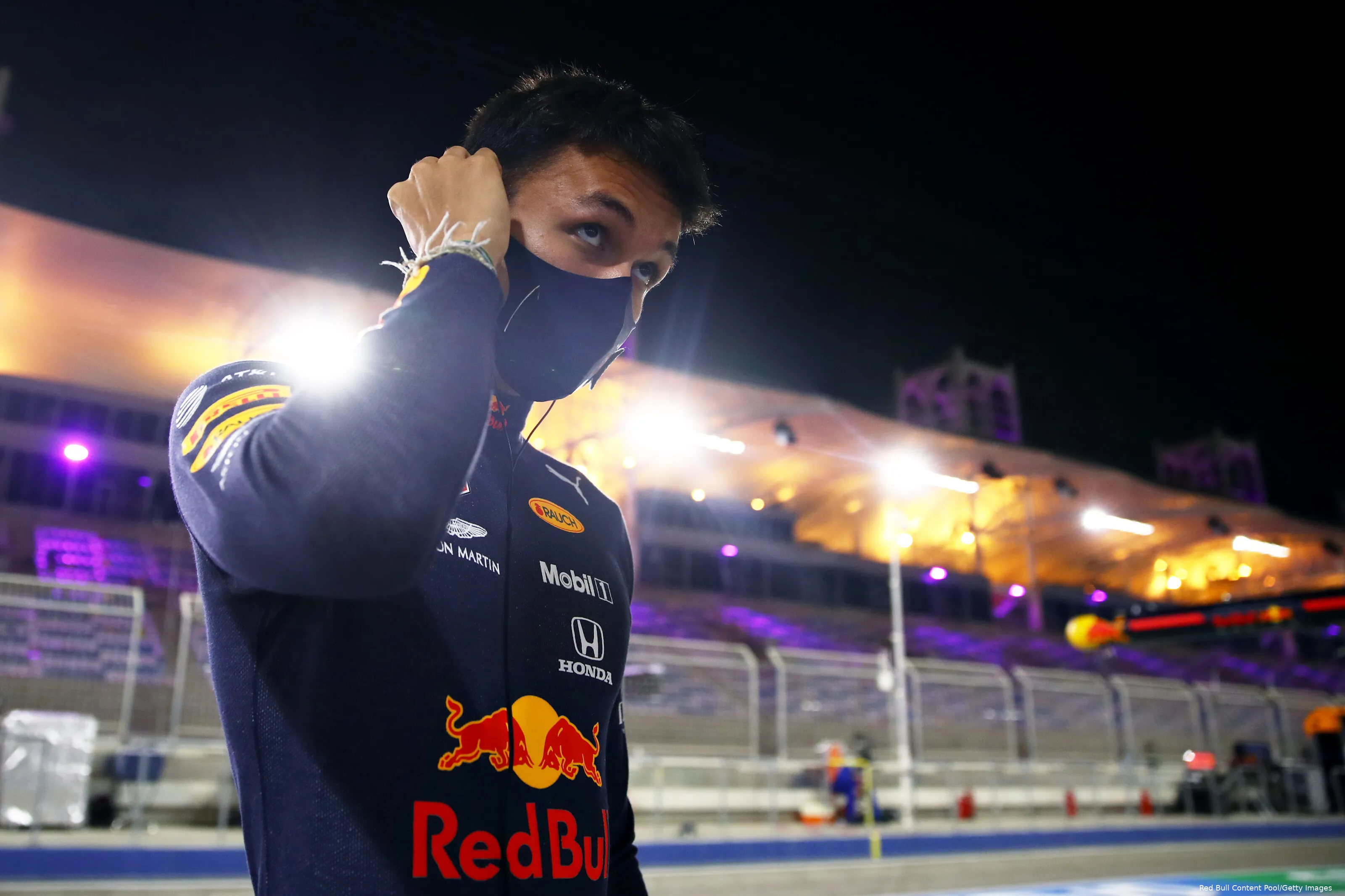 Albon buiten Bahrein 2020