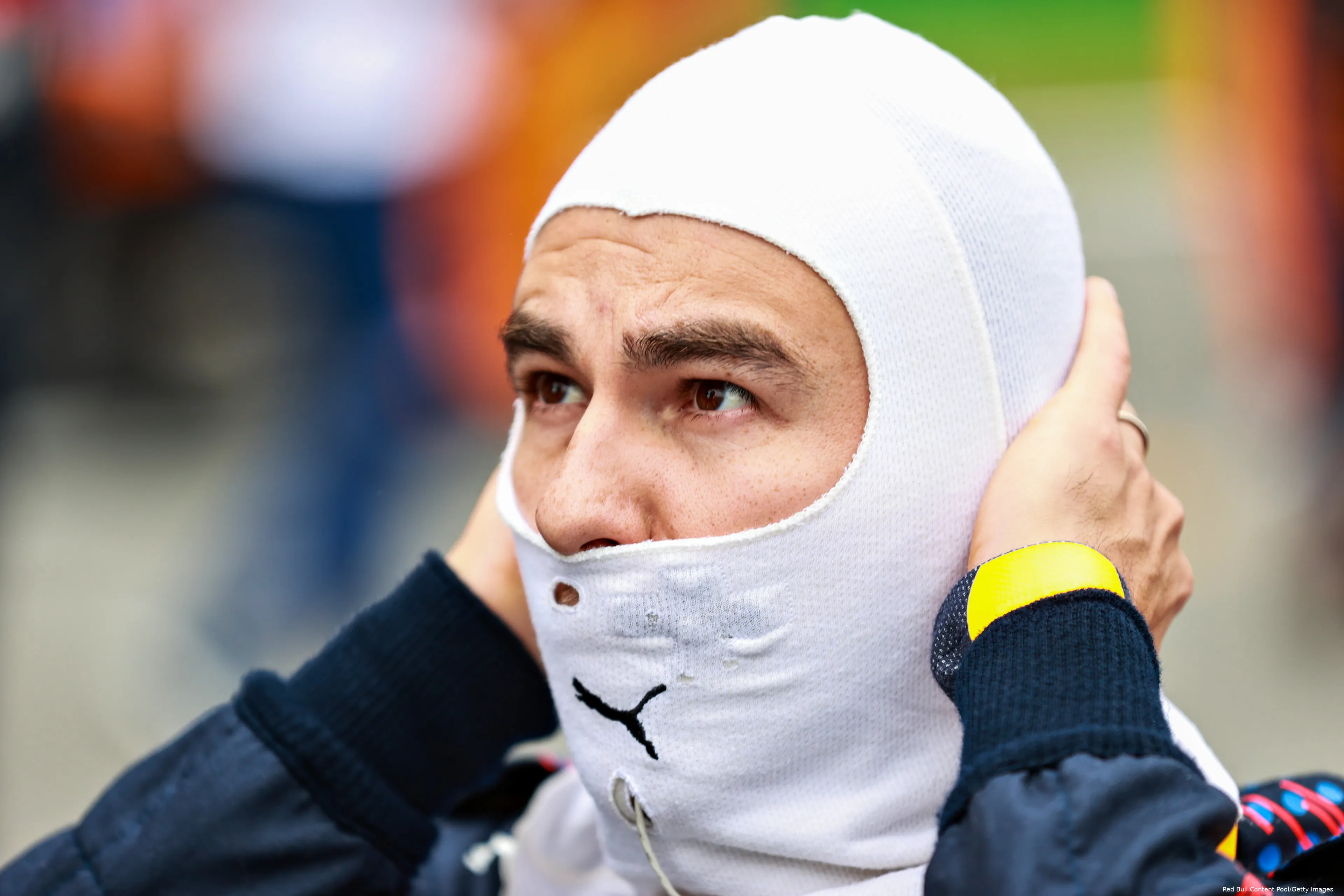 sergio perez zonder helm