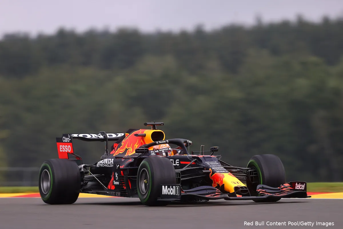 red bull belgie verstappen bocht