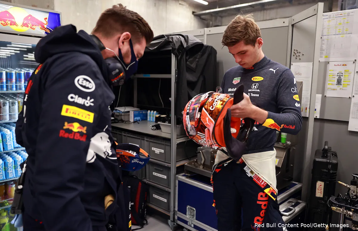 red bull belgie verstappen trainer garage