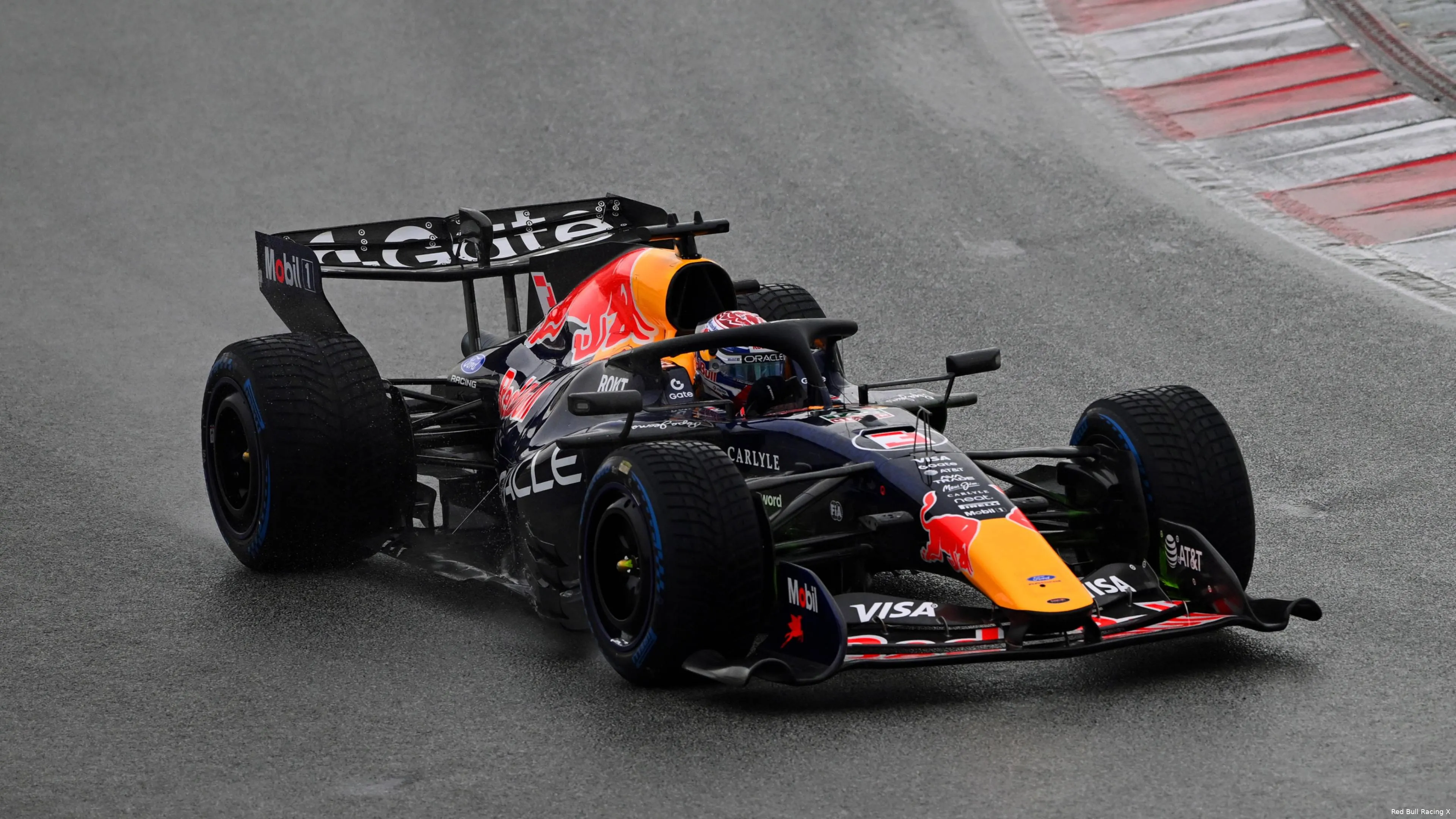 Verstappen_RB22_RedBull_Spanje_Regen_RedBullRacing