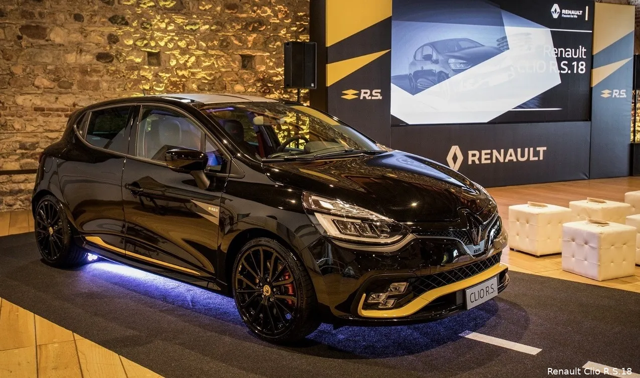 renault clio rs18 copertina