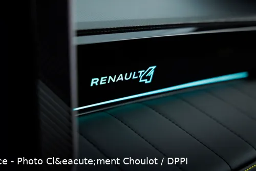 11 renault 4 e tech electric