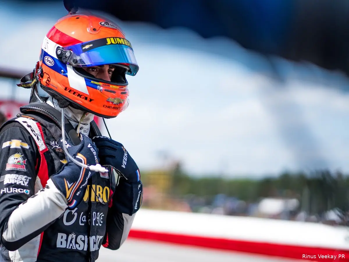 rinus veekay 2020 helm kijkt