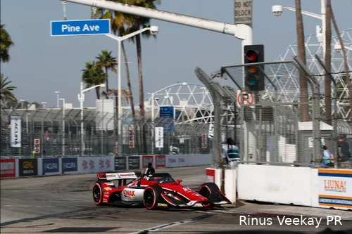 <i>Rinus van Kalmthout kwam in april nog in actie in Long Beach in The Indycar Series (Bron: Rinus Veekay PR).</i>
