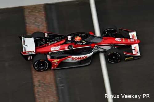 <i>VeeKay rijdt voor het Ed Carpenter Racing team, waar zijn spartaanse Dallara wordt aangedreven door Chevrolet-motoren. (Foto: Rinus Veekay PR)</i>