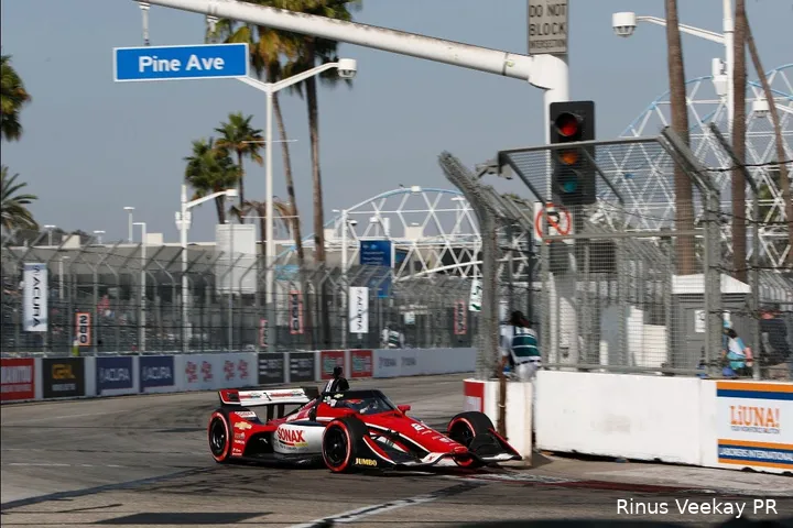 <i>Rinus van Kalmthout kwam in april nog in actie in Long Beach in The Indycar Series (Bron: Rinus Veekay PR).</i>