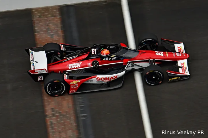 <i>VeeKay rijdt voor het Ed Carpenter Racing team, waar zijn spartaanse Dallara wordt aangedreven door Chevrolet-motoren. (Foto: Rinus Veekay PR)</i>