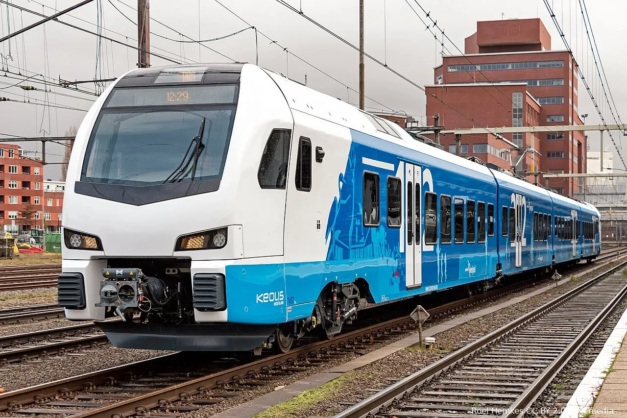 keolis flirt 7407 te amersfoort roel hemkes cc by 20 wikimedia