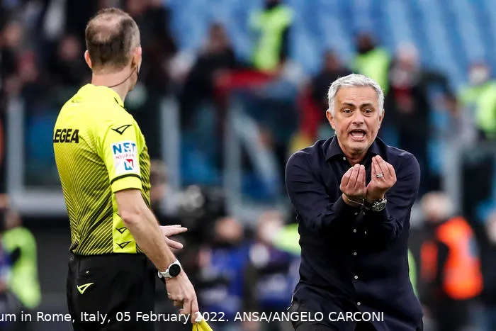 mourinho protesta