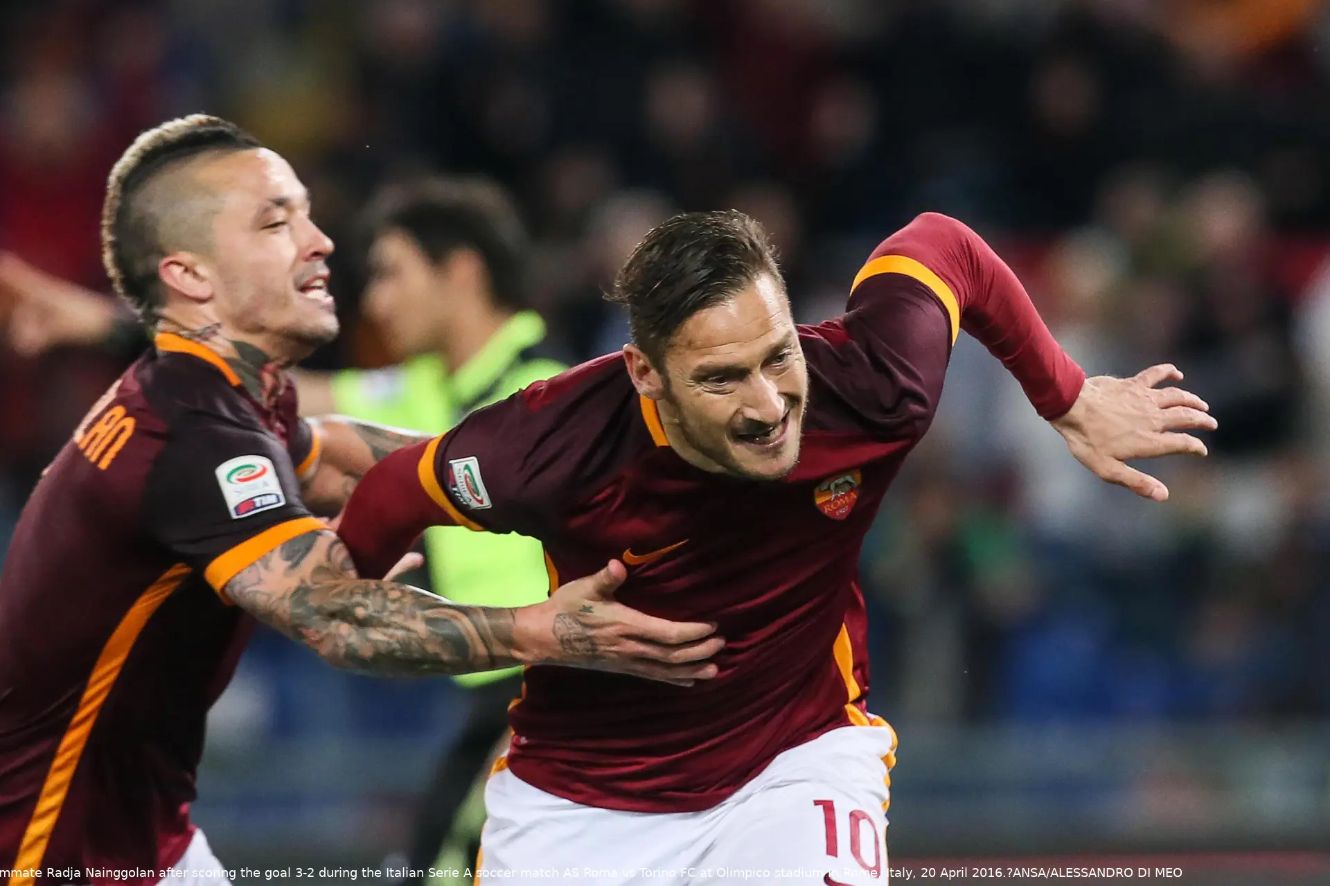 totti scappa nainggolan roma toro