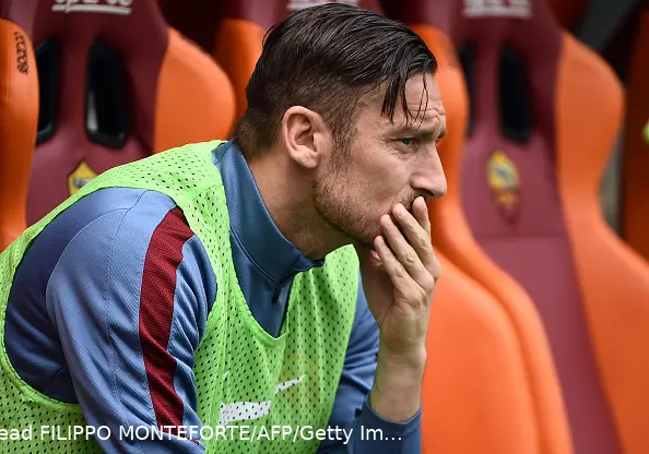 totti panchina profilo