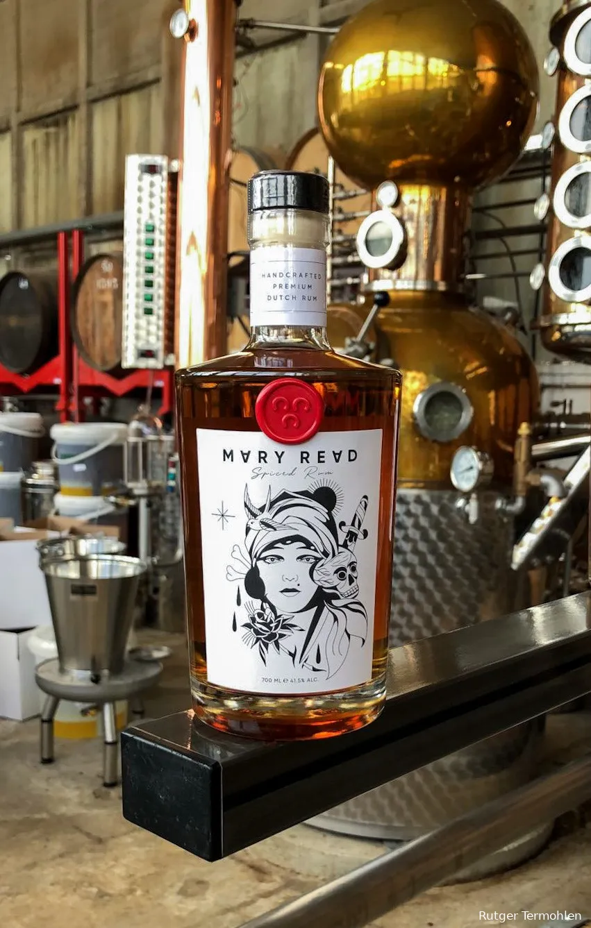 mary read rum fles bottle distillerij