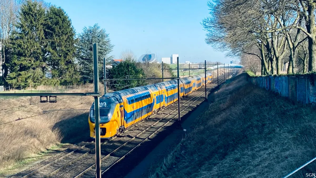 intercity ns bij spoorbrug veestraat sanderbout