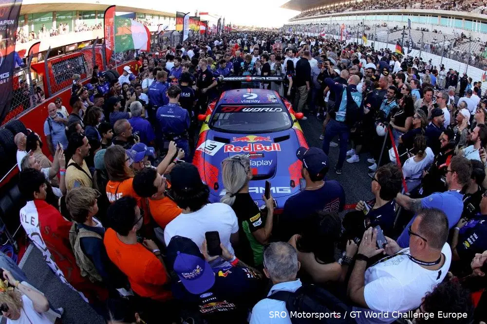 max-verstappen-franz-hermann-ben-barnicoat-chris-lulham-gt3-gt-world-challenge-europe-portimao-zaterdag-2
