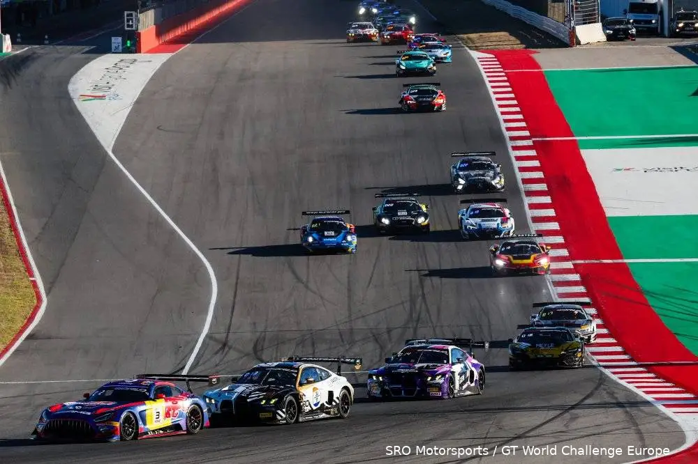 max-verstappen-franz-hermann-ben-barnicoat-chris-lulham-gt3-gt-world-challenge-europe-portimao-zaterdag-4