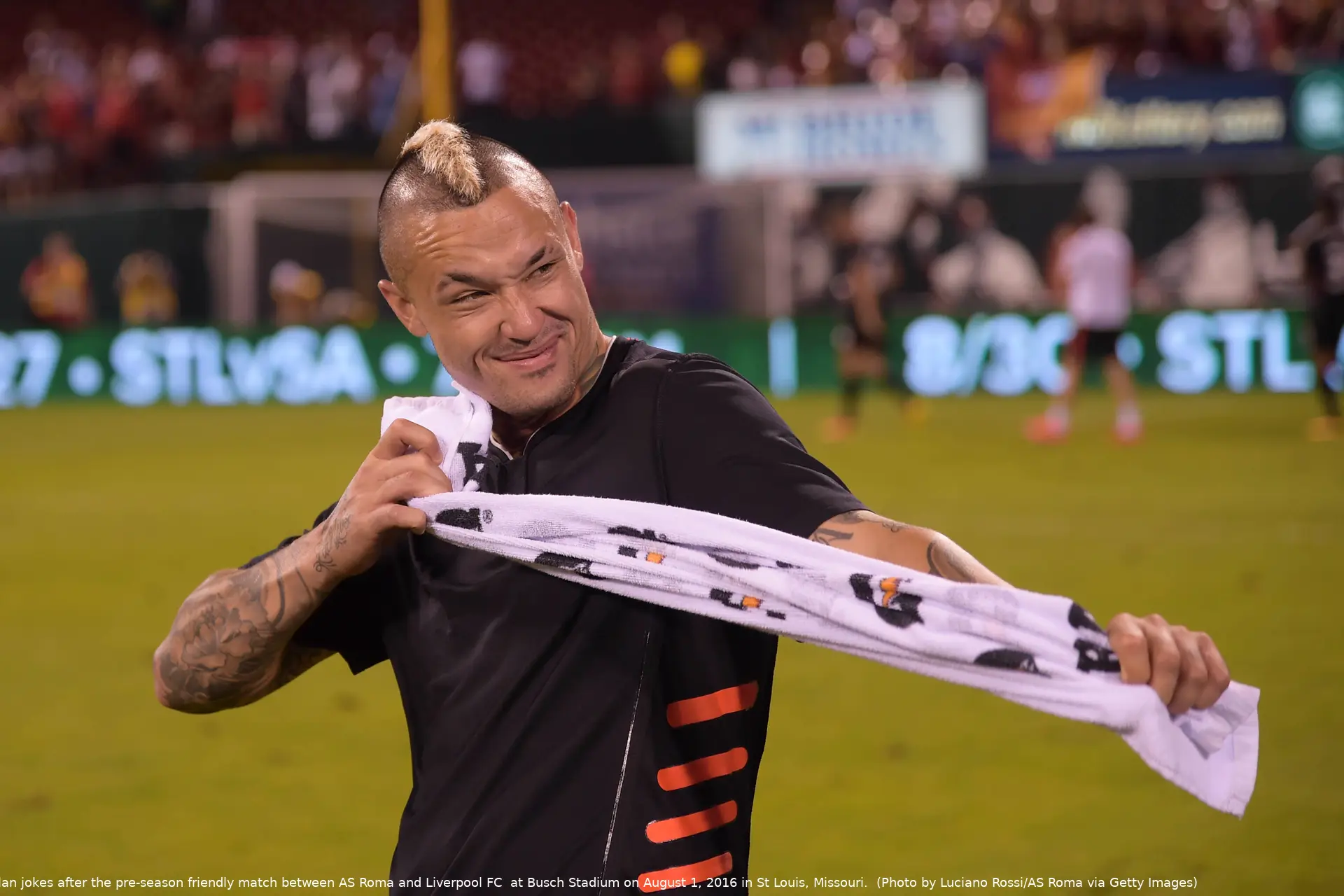 gettyimages nainggolan tira maglia