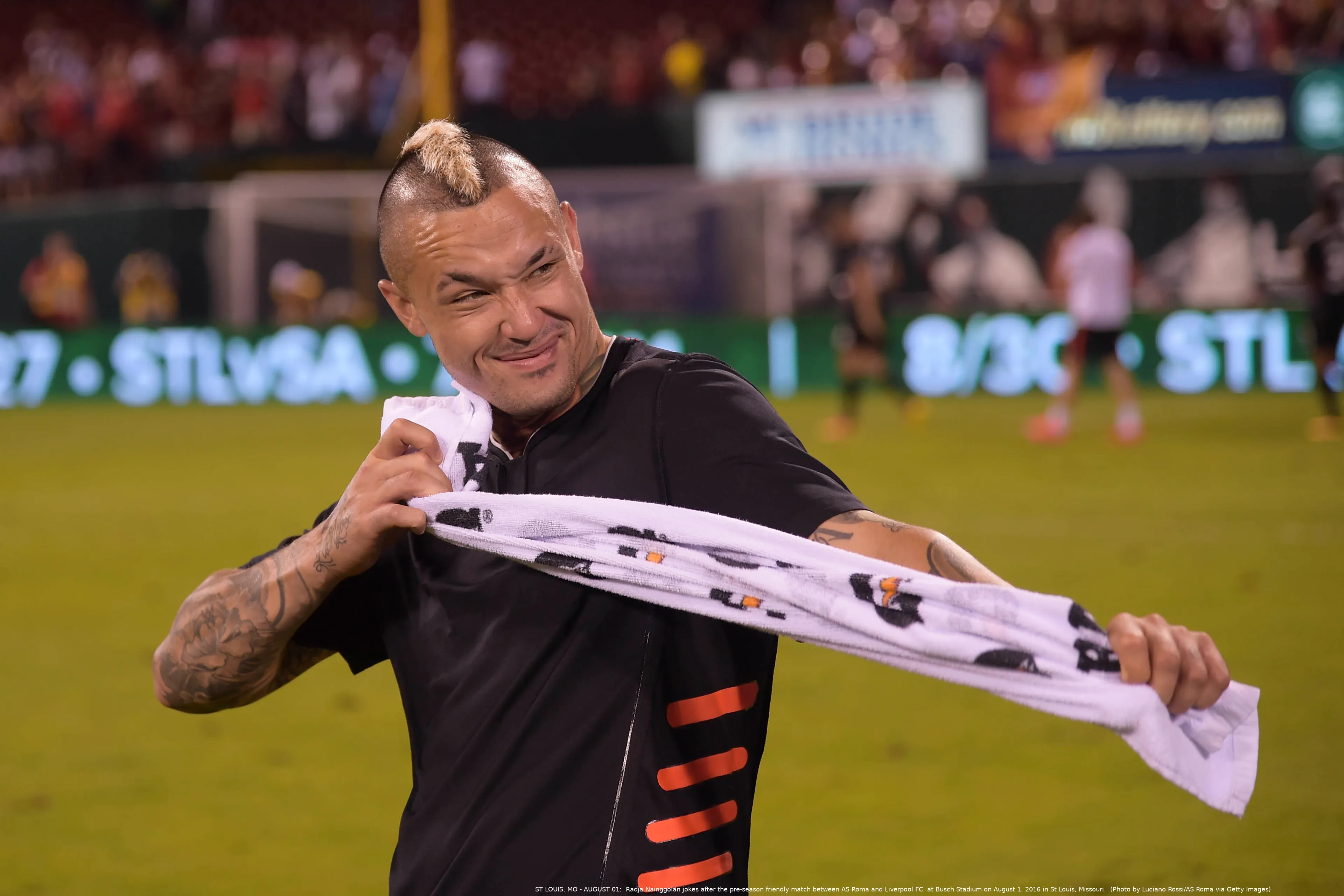 gettyimages nainggolan tira maglia