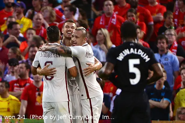 dzeko nainggolan strootman abbraccio roma liverpool