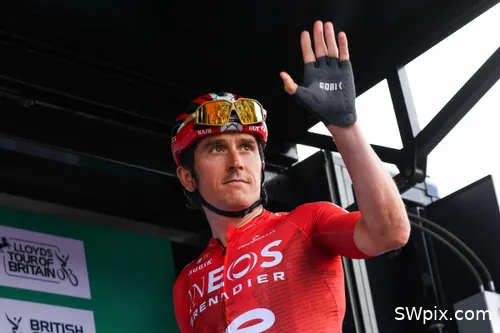 Geraint Thomas acena aos adeptos na Tour of Britain 2025