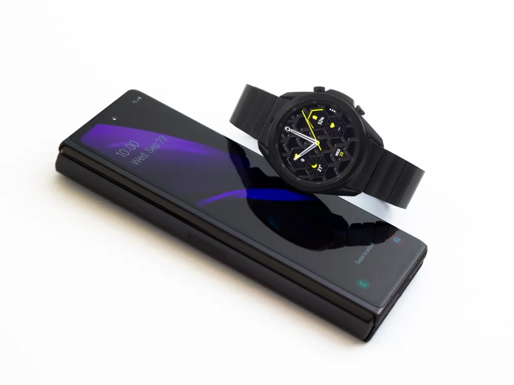 004 galaxywatch3 titanium zfold2 foldedf1611759983