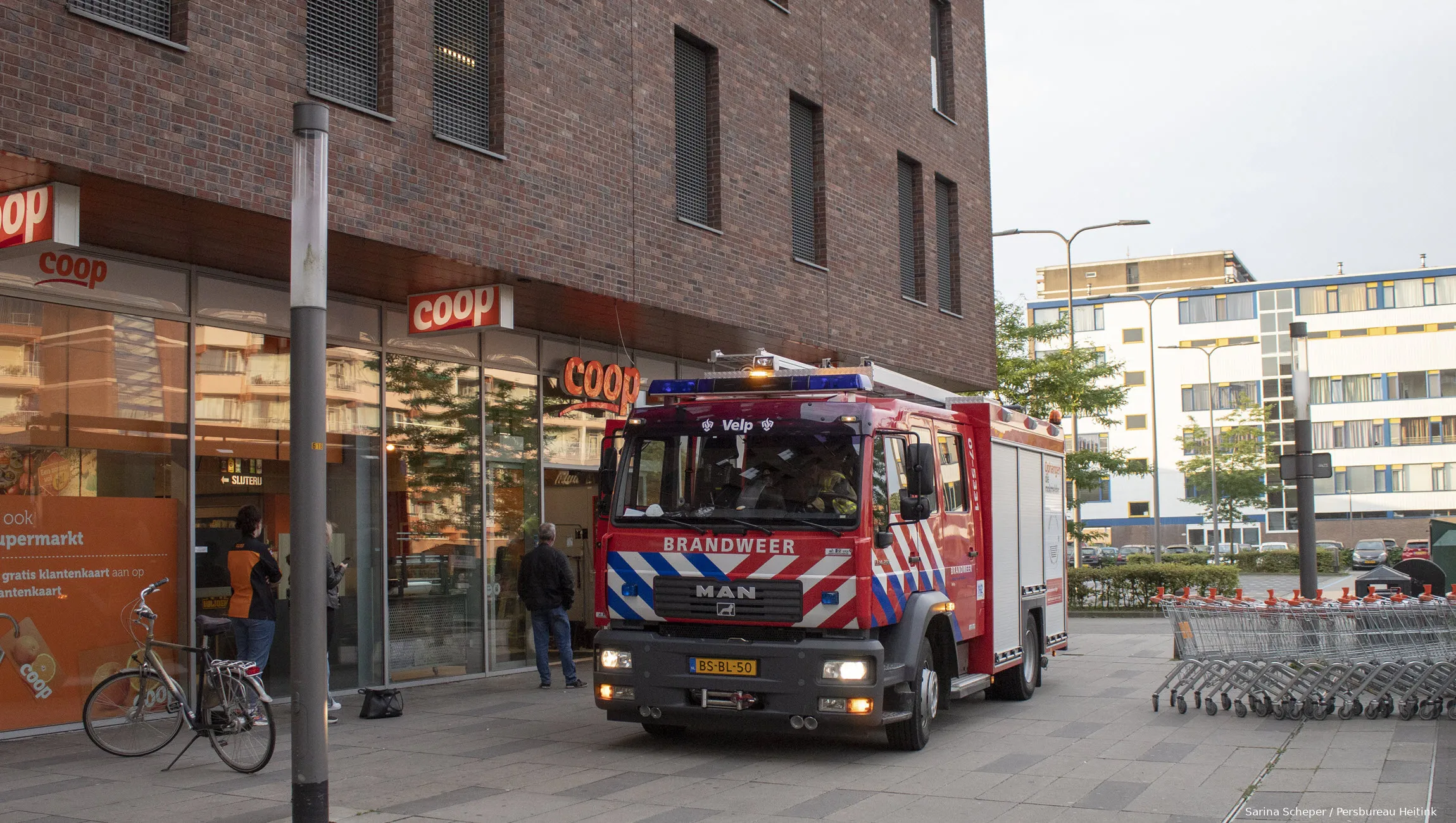 2021 07 24 coop velp tijdelijk dicht na brandgerucht 1