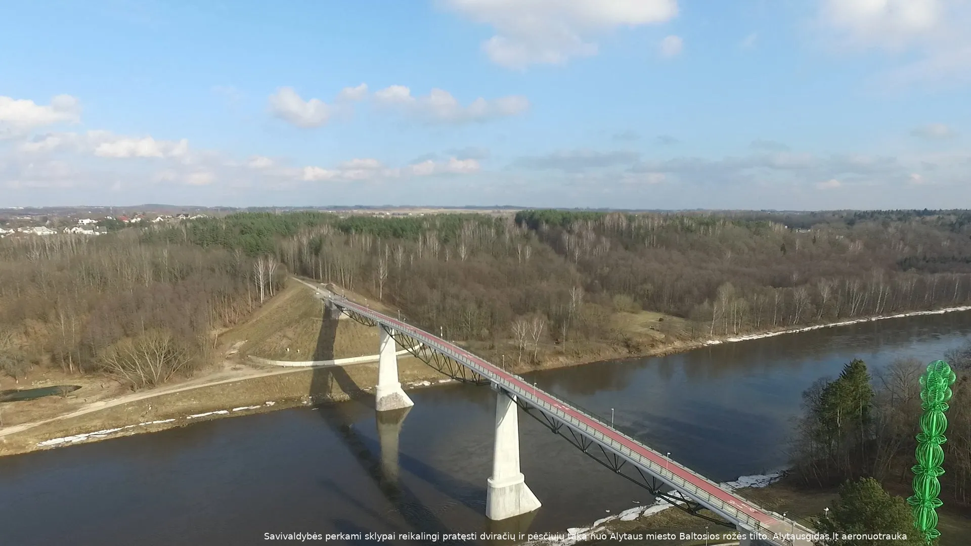 bus tesiamas pesciuju ir dviraciu takas1