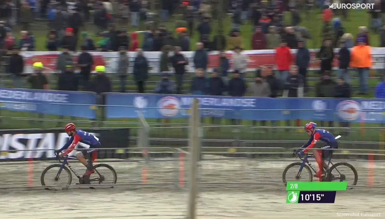 Nieuwenhuis and Ronhaar were still together in the opening stages.