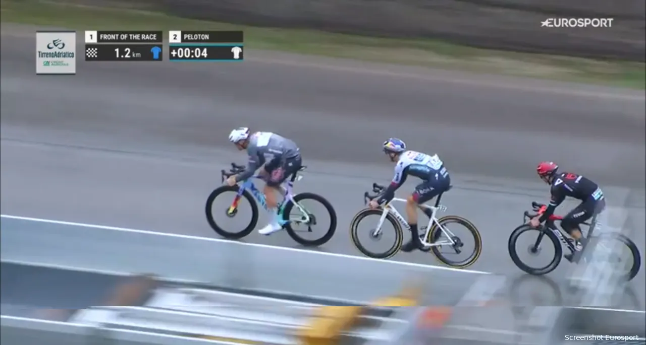 Pluimers (right) already competed in the final of stage 3 in the Tirreno on Wednesday