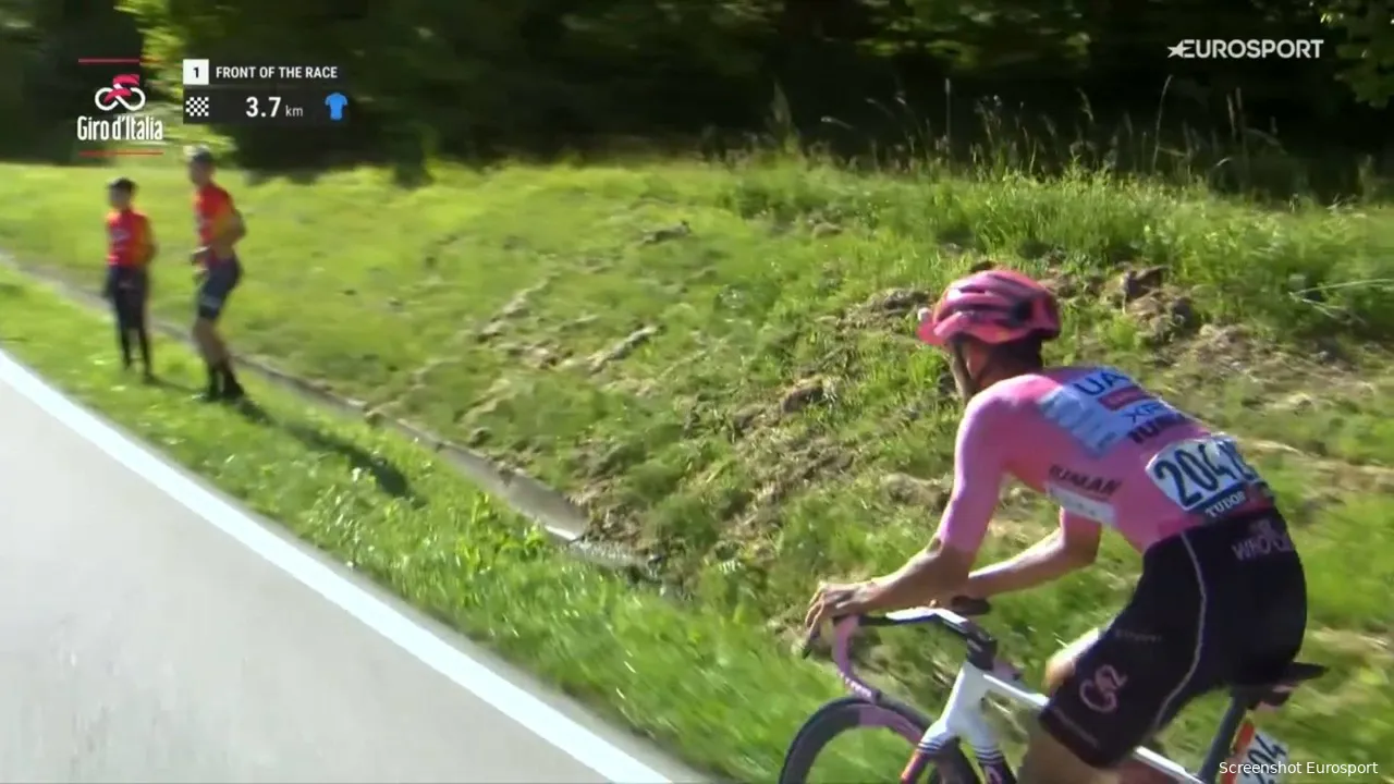 Del Toro ran into trouble for the first time in this Giro on Tuesday
