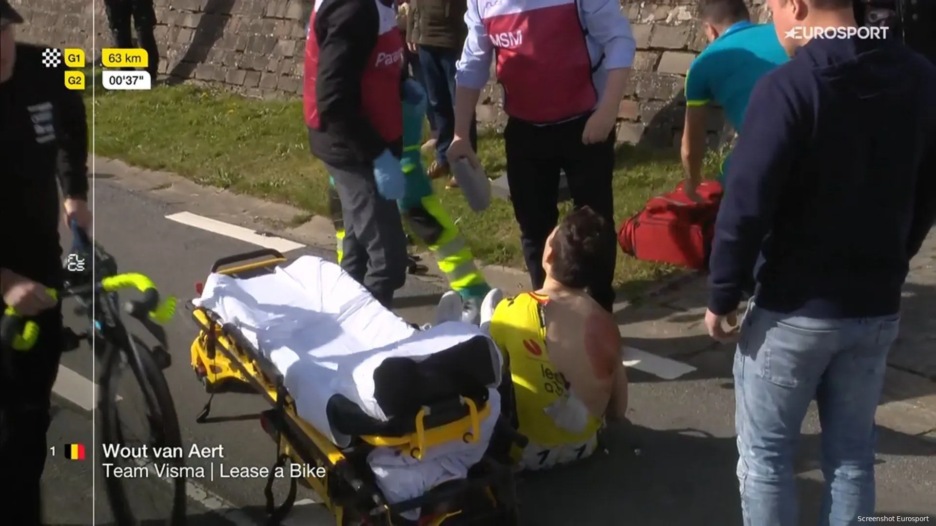 wout van aert ambulance